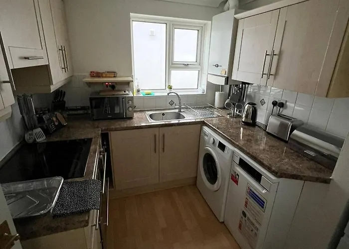 Panoramic Sea View 2 Bedroom Sleeps 6-Free Parking