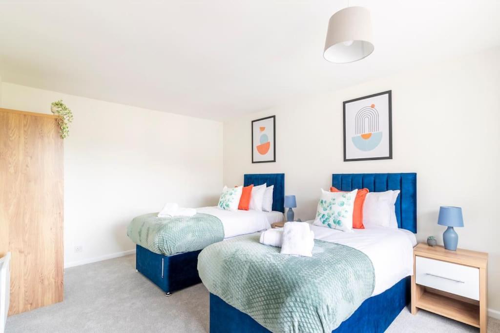 Panoramic Sea View 2 Bedroom Sleeps 6-free Parking Apartment