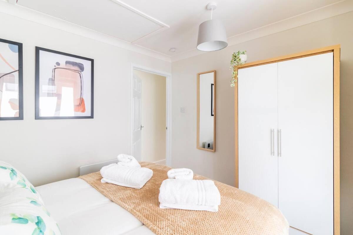 Panoramic Sea View 2 Bedroom Sleeps 6-free Parking *